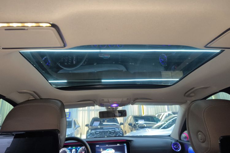 奔驰E级 2019款 E 260 L 运动型中控内饰22