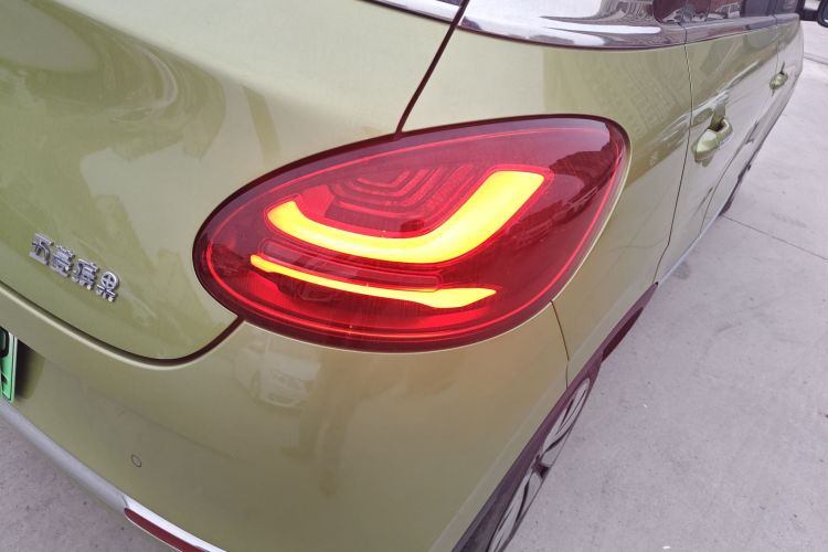 五菱汽车 五菱缤果 2023款 333km 灵犀互联款车身外观9