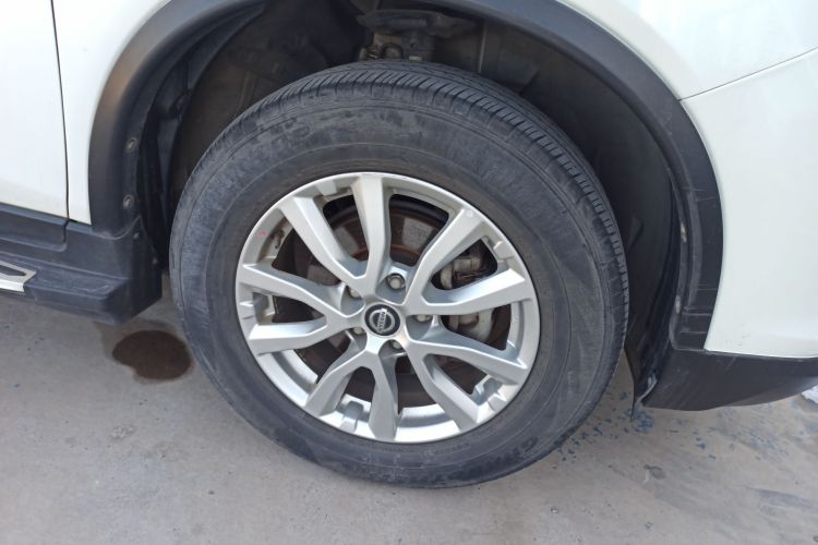 日产 奇骏 2019款 2.0L CVT舒适版 2WD车身外观10