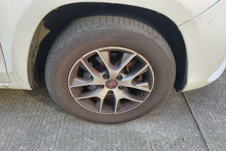 比亚迪 宋 2016款 盖世版 1.5TID 自动精英型车身外观6007