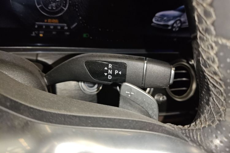 奔驰E级 2019款 E 300 L 运动豪华型中控内饰18