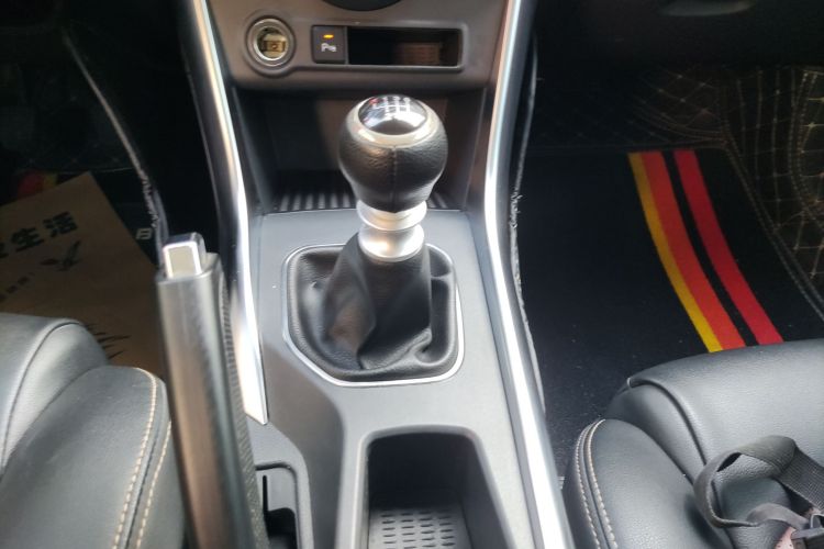 比亚迪 宋 2016款 盖世版 1.5TI 手动豪雅型局部细节18