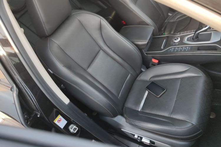 魏牌 VV6 2020款 2.0T 两驱智享+局部细节41