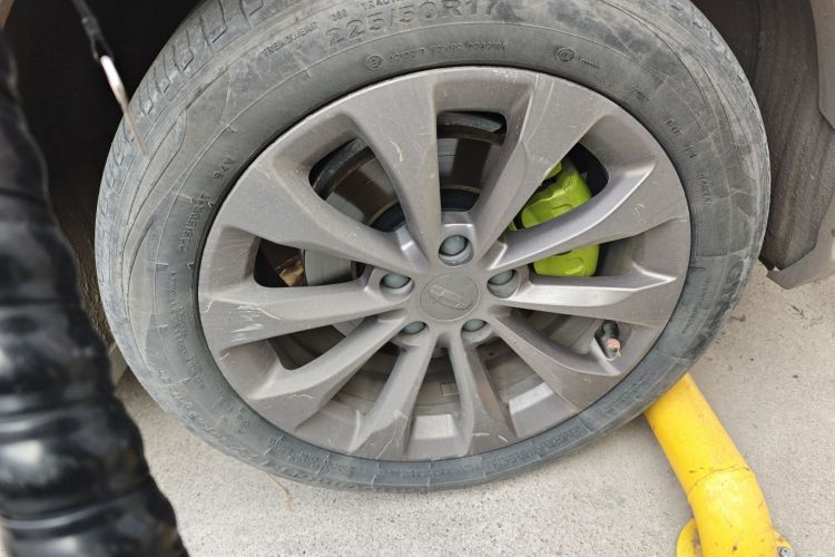 吉利几何C 2022款 550KM 西柚Pro车身外观10