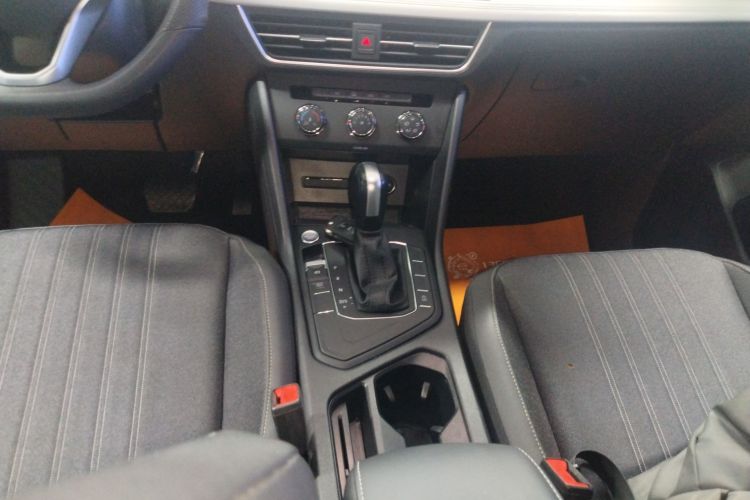 大众 途观L 2023款 330TSI 自动两驱舒享版中控内饰18