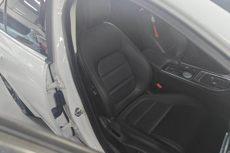 捷豹XEL 2018款 2.0T 200PS 尊享版局部细节41