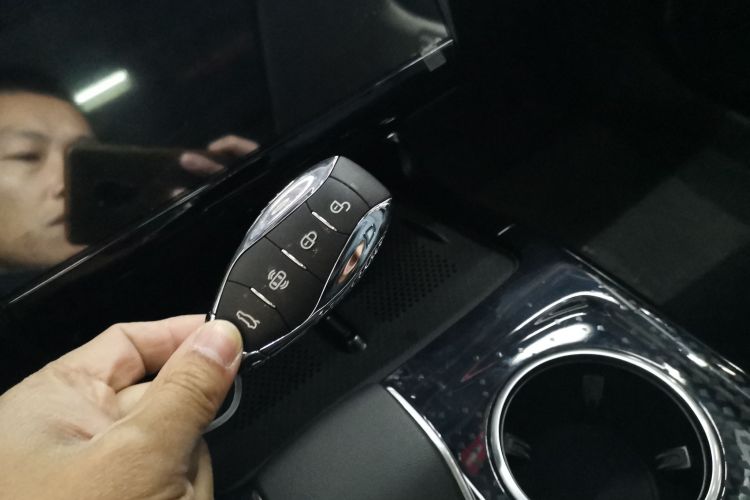 红旗HS3 PHEV 2024款 PHEV 115km 劲为版中控内饰11