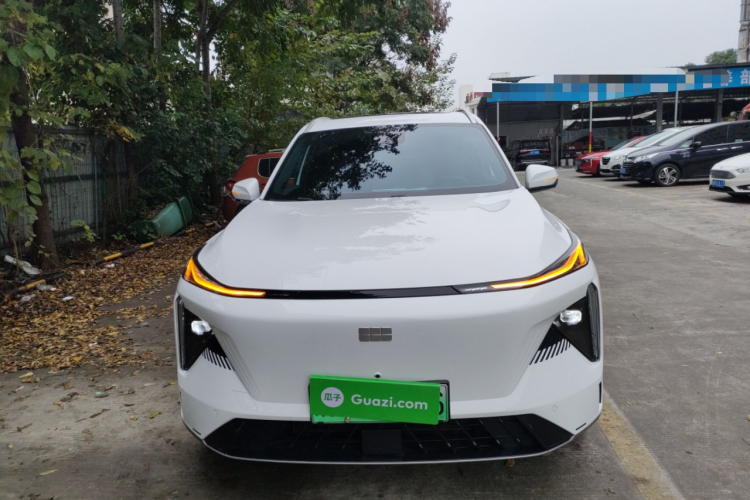 吉利银河 银河L7 2024款 1.5T 115km PLUS  龙腾版车身外观2