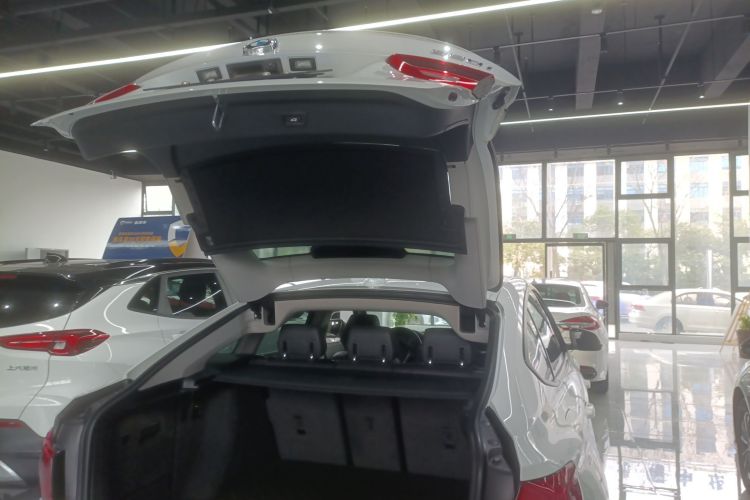 宝马3系GT 2019款 320i 时尚型机舱底盘23