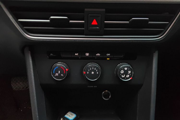 大众 途观L 2022款 330TSI 自动两驱舒享版中控内饰16