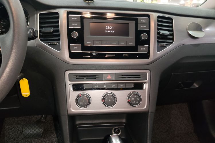 大众 高尔夫·嘉旅 2018款 1.6L 自动舒适型中控内饰16