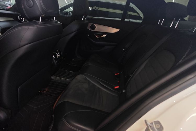 奔驰C级 2019款 C 260 运动版中控内饰21