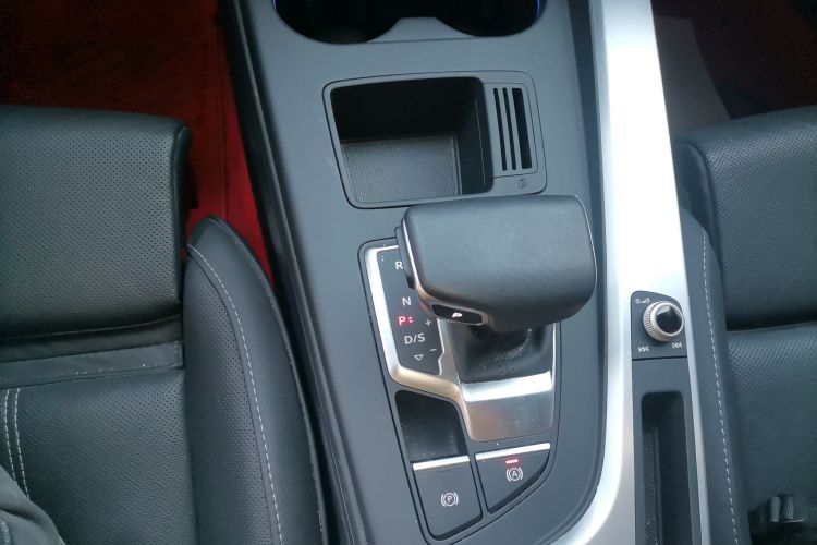 奥迪A4L 2020款 40 TFSI 豪华动感型中控内饰18