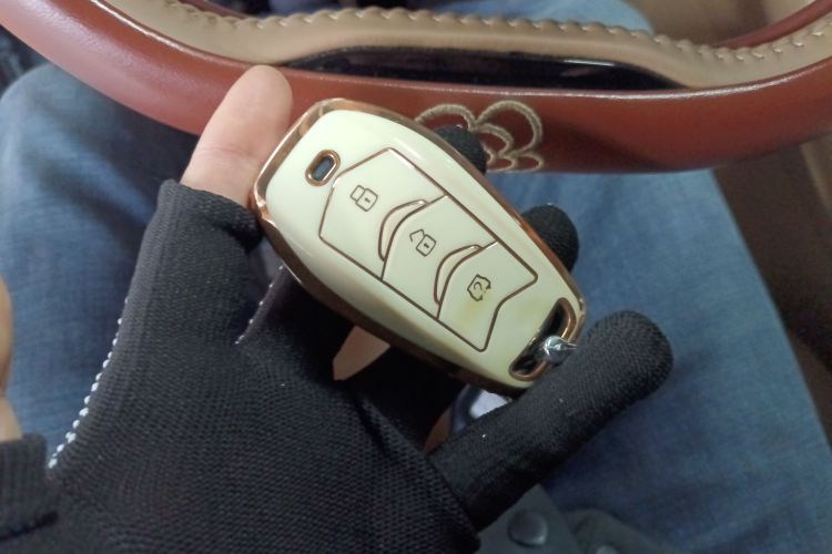 蓝电E5 2024款 荣耀版 100KM尊享型 7座中控内饰7001