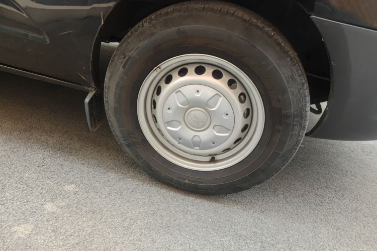 福特 全顺 2019款 2.0T柴油多功能商用车短轴低顶6座国VI车身外观10