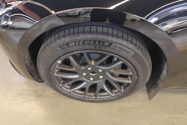 特斯拉 Model 3 2023款 后轮驱动版车身外观6007