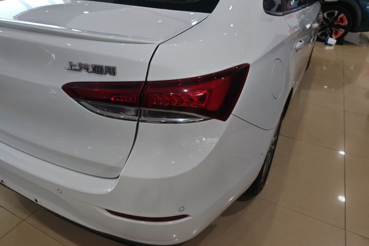 别克 英朗 2018款 18T 自动旗舰型车身外观9