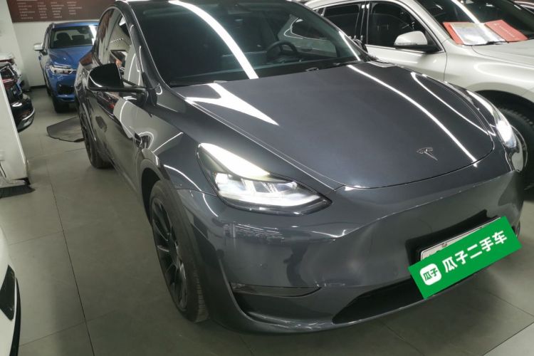 特斯拉 Model Y 2021款 长续航全轮驱动版车身外观3