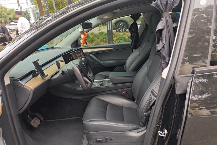 特斯拉 Model Y 2021款 标准续航后驱版局部细节19