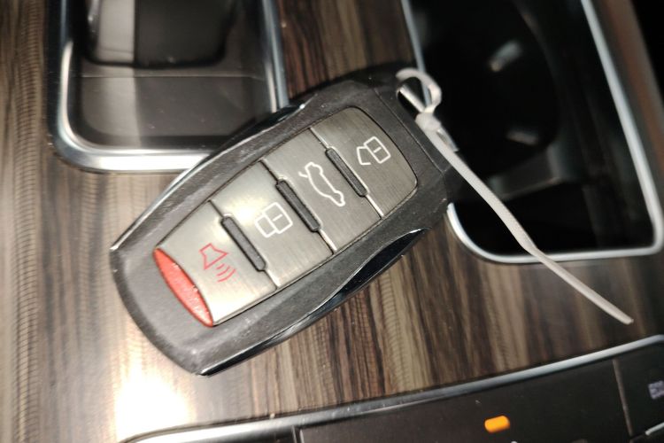 哈弗H9 2017款 2.0T 柴油四驱尊享型 5座中控内饰11