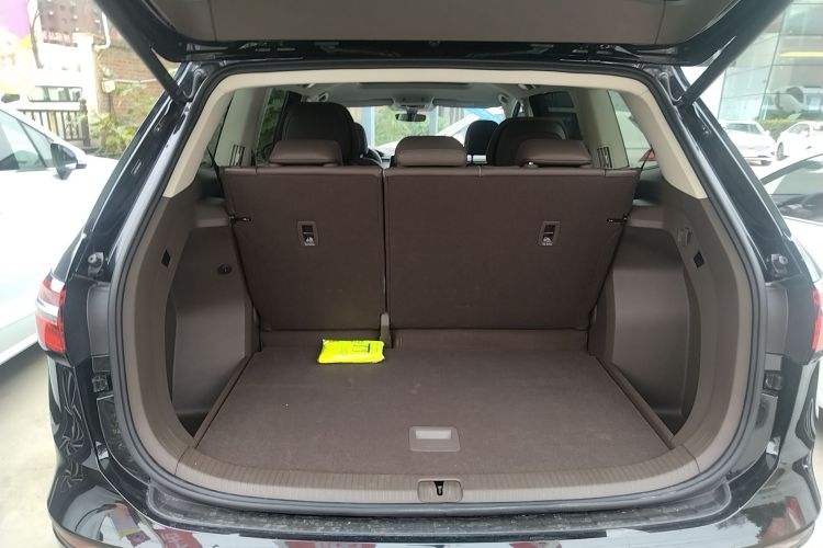 大众 威然 2024款 380TSI 尊贵版机舱底盘23