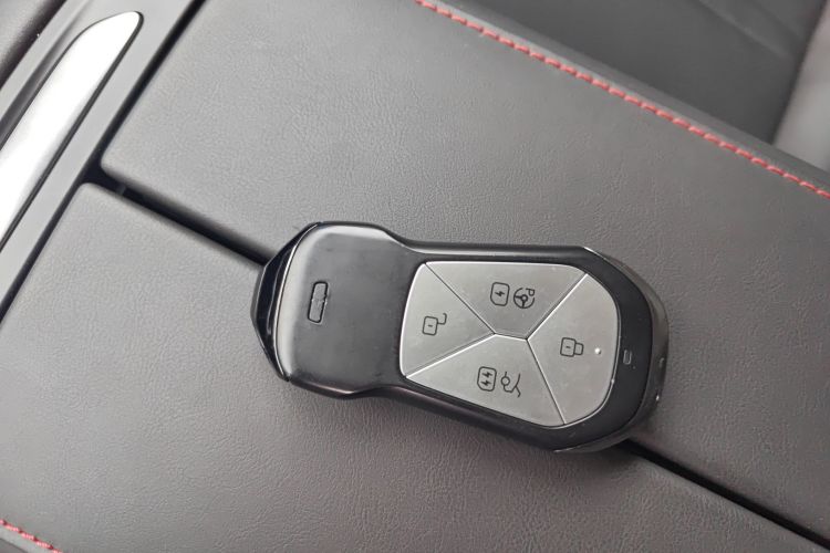 小鹏P7 2022款 586G中控内饰11