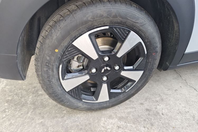 五菱汽车 五菱缤果PLUS 2024款 330km 五座版车身外观6008