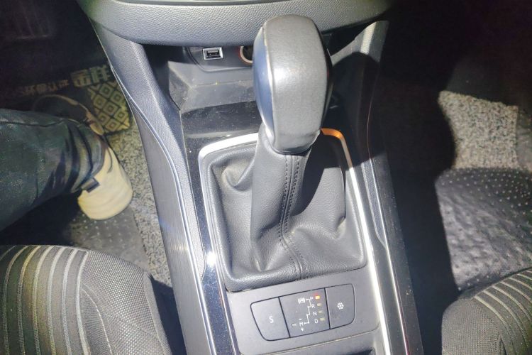 标致408 2015款 1.2T 自动豪华版局部细节18