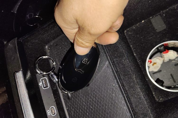 飞凡汽车 飞凡R7 2023款 后驱屏霸版中控内饰7001