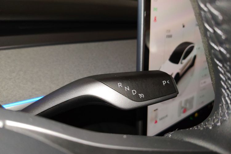 特斯拉 Model Y 2023款 长续航全轮驱动版中控内饰18