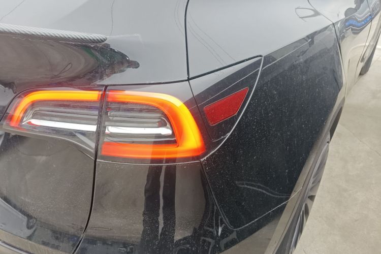 特斯拉 Model Y 2021款 标准续航后驱版车身外观9