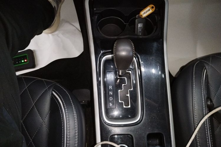 三菱 欧蓝德 2020款 2.4L 四驱致享版 5座中控内饰18