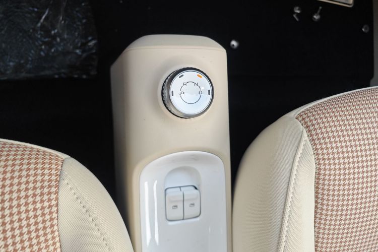 五菱汽车 宏光MINIEV 2024款 第三代 215km 青春版中控内饰18