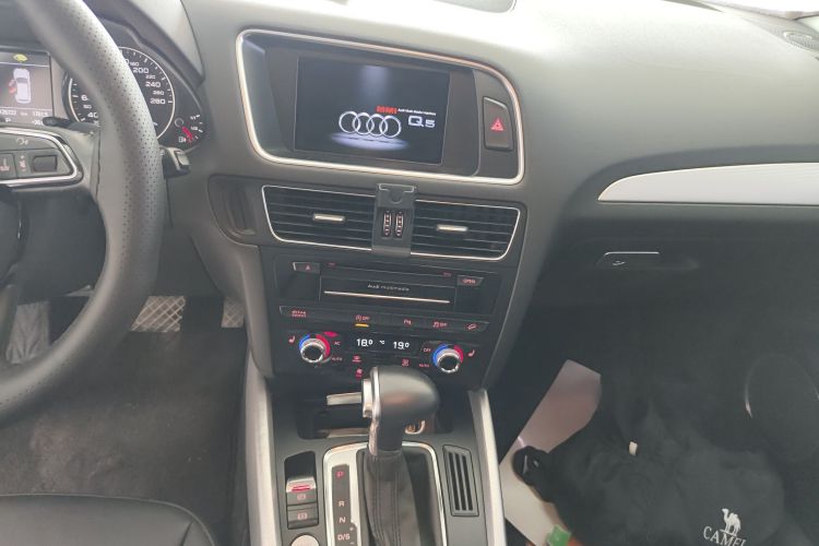 奥迪Q5(进口) 2013款 45 TFSI quattro 运动型局部细节16