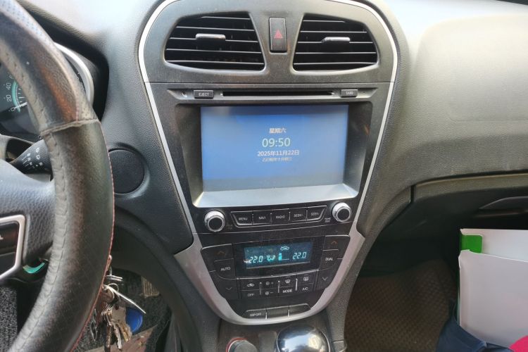 广汽传祺 传祺GS5 2014款 2.0L 自动两驱超享版中控内饰16