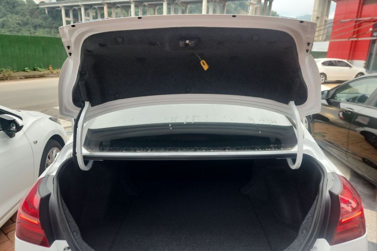 吉利汽车 帝豪 2019款 领军版 1.5L CVT豪华型 国VI机舱底盘23