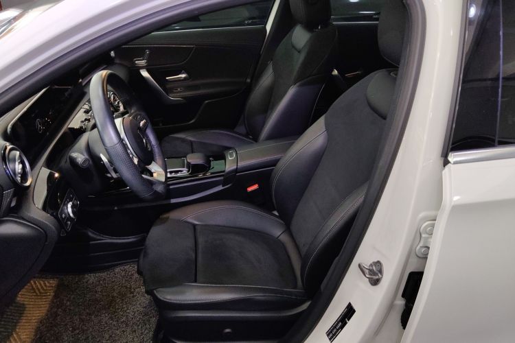 奔驰A级 2020款 A 200 L 运动轿车中控内饰19