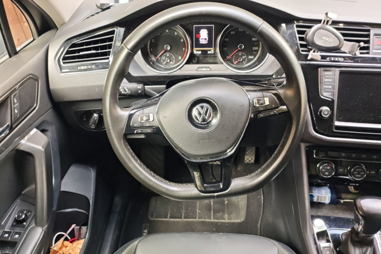 大众 途观L 2018款 330TSI 自动两驱舒适版中控内饰13