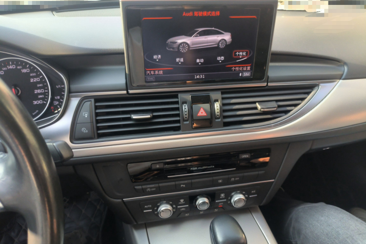 奥迪A6L 2018款 35 TFSI 典藏版中控内饰16