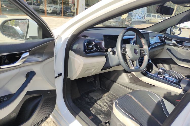 比亚迪 秦PLUS 2023款 冠军版 DM-i 120KM领先型中控内饰20