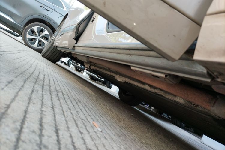 腾势D9 2022款 DM-i 1040 尊贵型局部细节9001