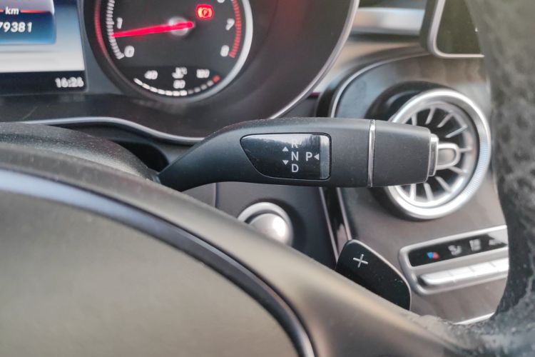 奔驰C级 2017款 改款 C 200 L 运动版中控内饰18