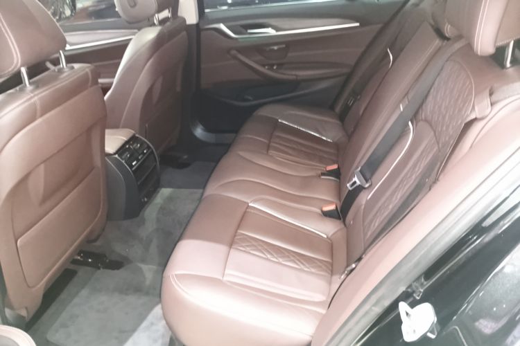 宝马5系 2018款 改款 530Li 领先型 豪华套装中控内饰7004