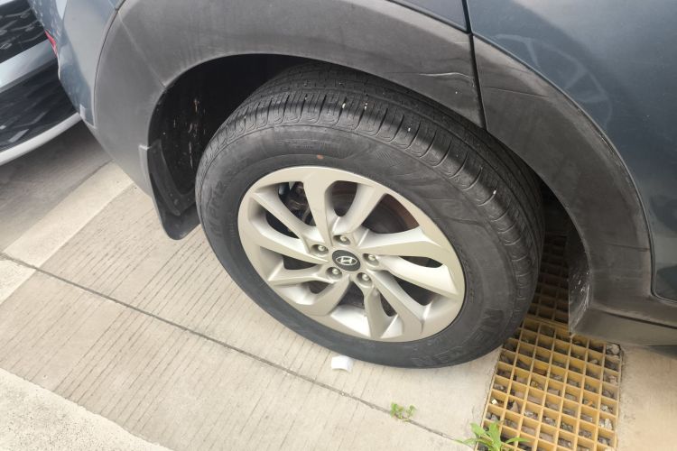 现代 途胜 2015款 1.6T 双离合两驱舒适型车身外观6008