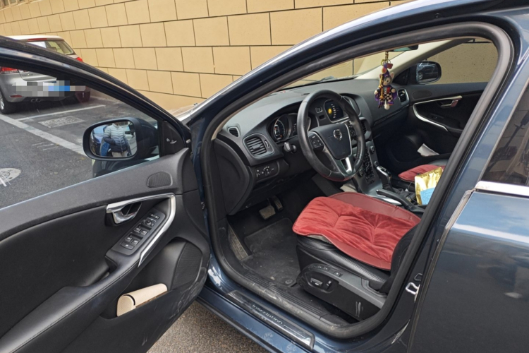 沃尔沃V40 2017款 T3 智雅版中控内饰20