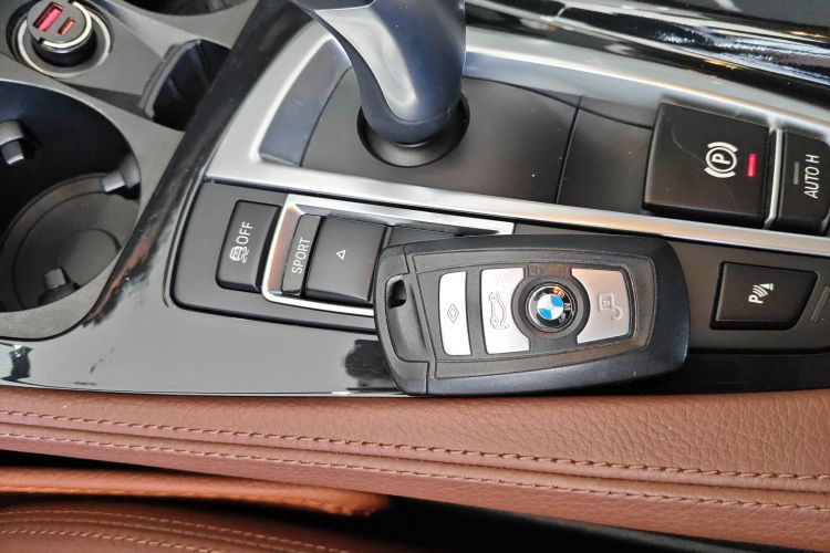 宝马5系 2017款 520Li 典雅型中控内饰11