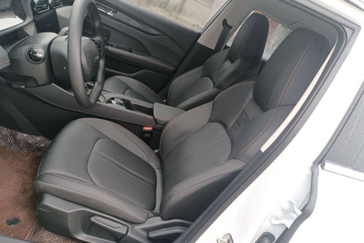 东风风神 奕炫 2025款 1.5L 自动豪华型中控内饰19