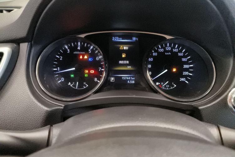 日产 奇骏 2014款 2.0L CVT舒适版 2WD中控内饰14