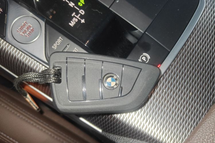 宝马3系 2020款 325Li M运动曜夜套装中控内饰11