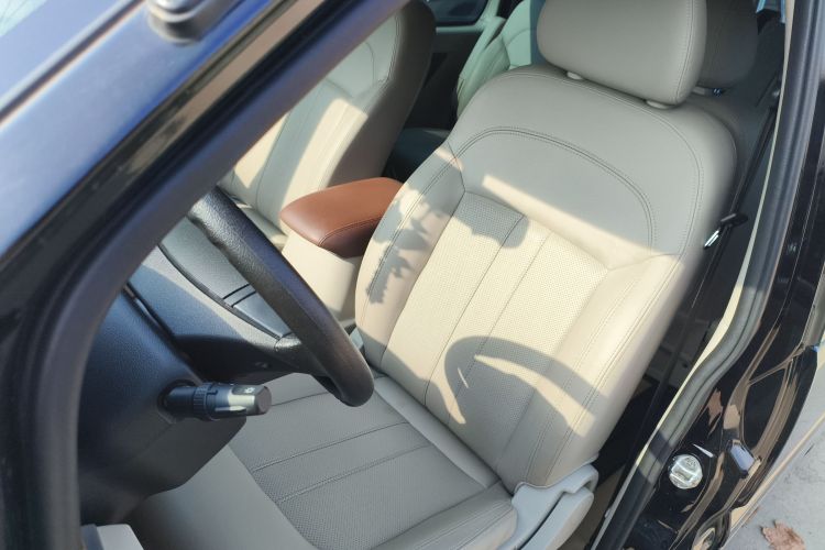 东风风行 菱智 2020款 M5L 1.6L 豪华型 7座局部细节19